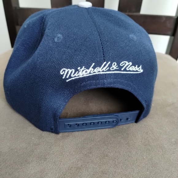 Mitchell & Ness Georgetown Hoyas Spray Paint Adjustable Snapback Hat Navy NCAA - Picture 2 of 6